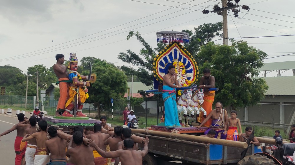 கிருஸ்ணர் நரகசுரணை அழித்த நிகழ்வு  கிளிநொச்சியில் இடம்பெற்றது.