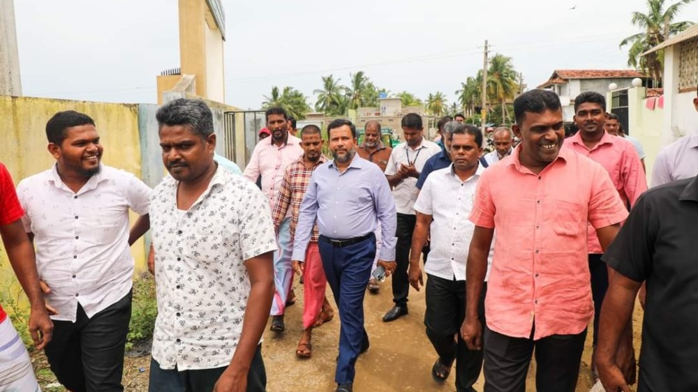 தலை காட்டும் தலைவர்கள்