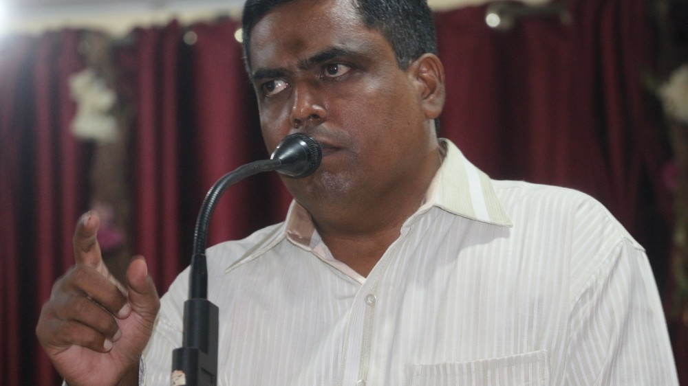 பாடசாலையில் 13 வயதுக்கு உட்பட்ட உதைபந்தாட்ட குழு ஆரம்பம். வைத்தியர் எம்.மதுரநாயகம் இவ் குழுவுக்கு அன்பளிப்பு