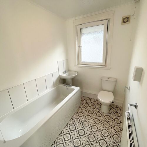 8 Heathfield Crescent, Llanharan, CF72 9RU