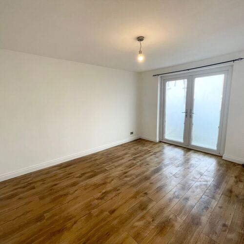 8 Heathfield Crescent, Llanharan, CF72 9RU