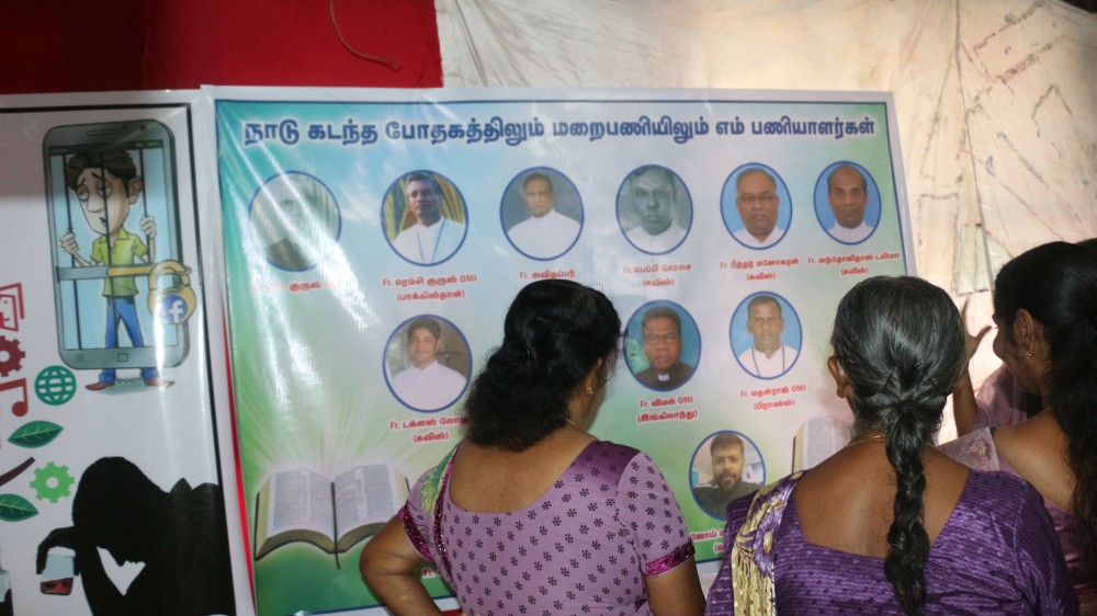 உக்கிரேன் யுத்த முனையில் ஆயர் குருக்கள் உயிருக்கு அஞ்சாது மக்களுக்கு பணி புரிகின்றனர்.