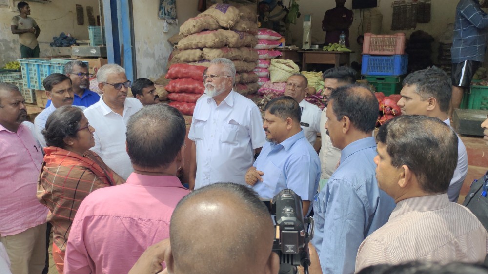 கிளிநொச்சி பொருளாதார மத்திய நிலையம் தொடர்பில் ஆராய அமைச்சர்கள் குழுக் களவிஜயம்