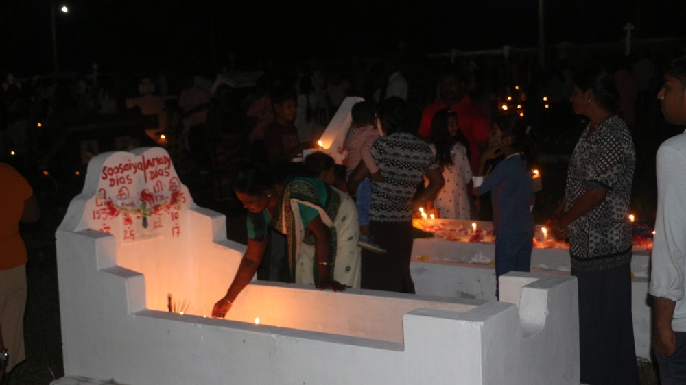 ஆத்துமாக்கள் தினம் இறை வழிபாட்டுடன் நினைவுகூறப்பட்டது.