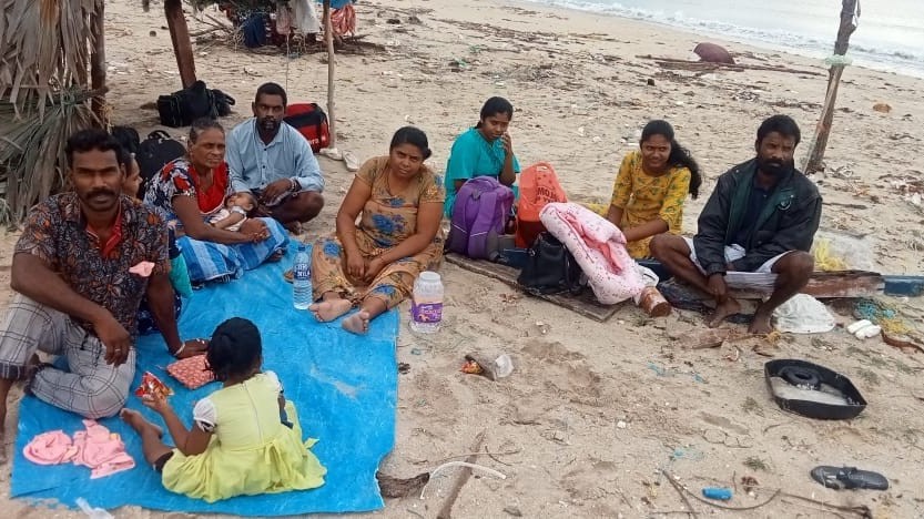 மேலும் 10 பேர் அகதிகளாகத் தஞ்சம்