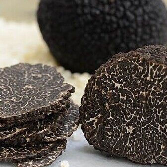 WINTER BLACK TRUFFLES (TUBER MELANOSPORUM)
