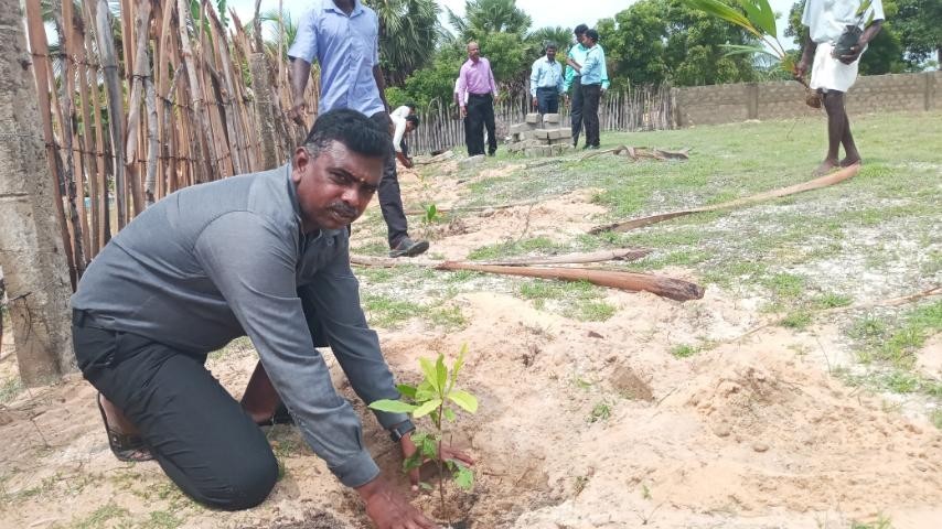 மரம் நடுகை திட்டத்தை முன்னிட்டு வெற்றிலைக்கேணி பாடசாலையில் மரம் நடுகை விழா