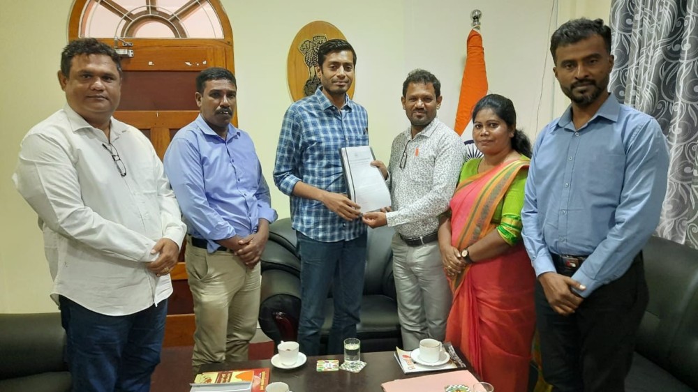 வடக்கு கிழக்கு ஒருங்கிணைப்பு குழு யாழ் இந்திய துணை தூதுவரை சந்தித்து மகஜர் கையளிப்பு