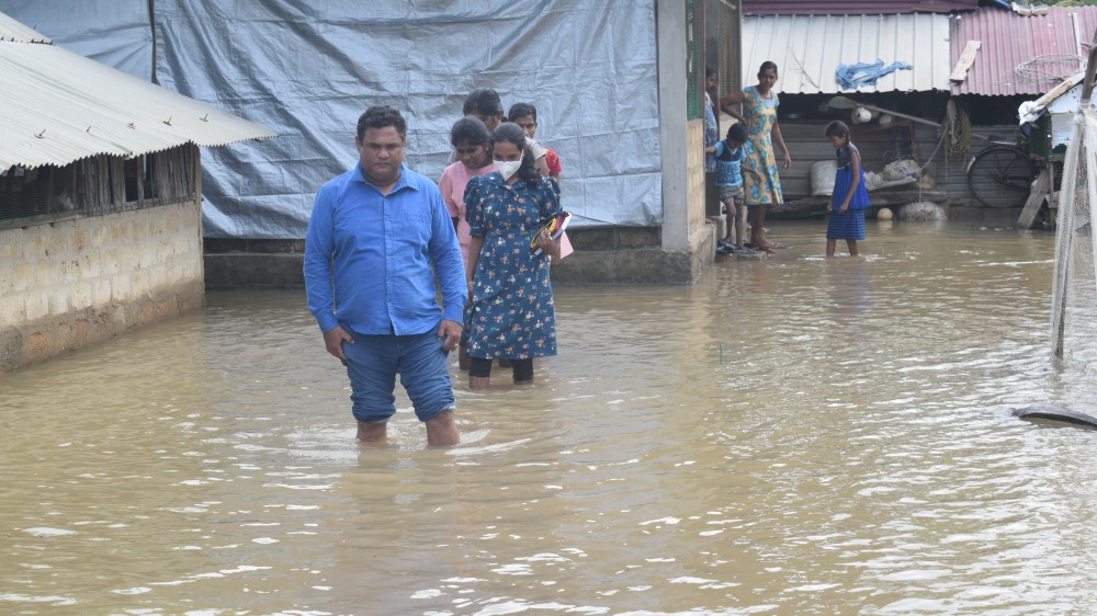 யாழில் மூன்று முகாம்கள் நீரில் மூழ்கியுள்ளது.