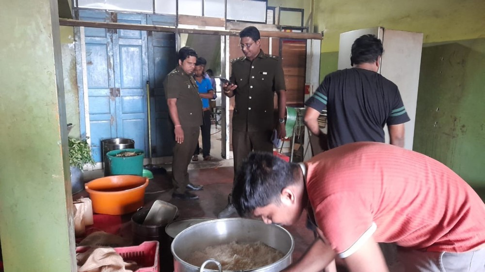 திடீர் பரிசோதனைக்குட்பட்ட உணவவகங்கள்