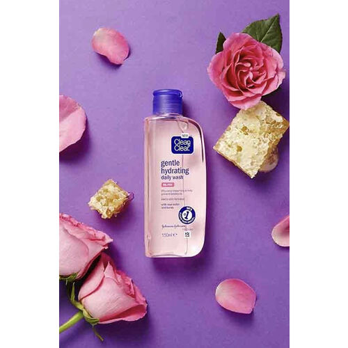 Clean and Clear Natural Bright Gentle Daily Wash - Rose Water & Honey 150ml