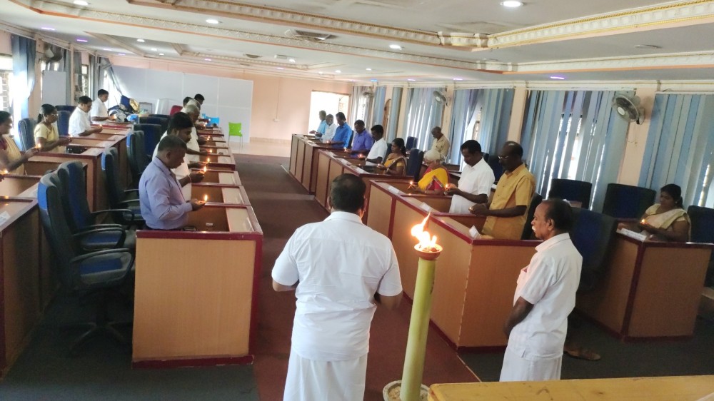 மாவீரர்களுக்கு விளக்கேற்றி அஞ்சலி