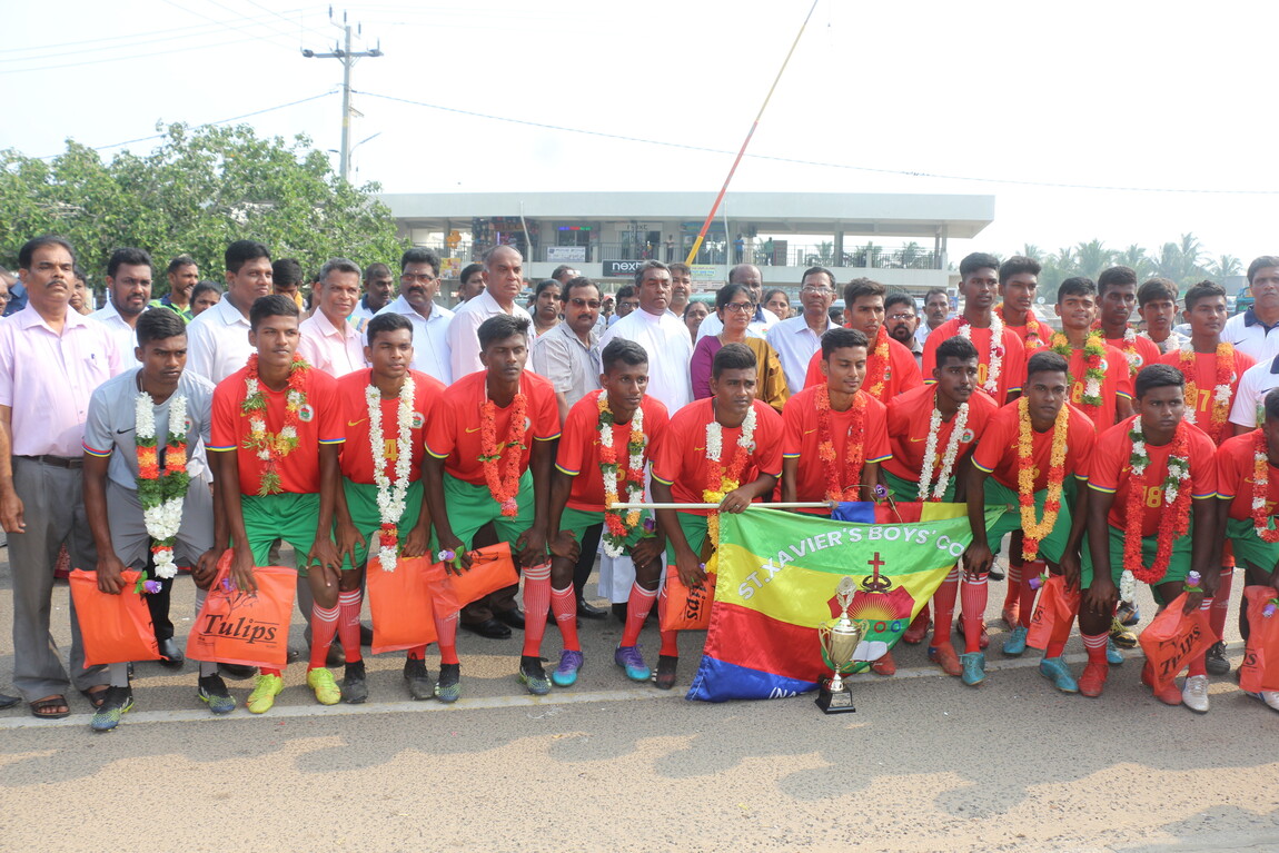 கல்வியிலும், விளையாட்டிலும் சாதனை படைத்த மாணவர்களை புனித சவேரியார் ஆண்கள் கல்லூரி சமூகம் கௌரவித்தது