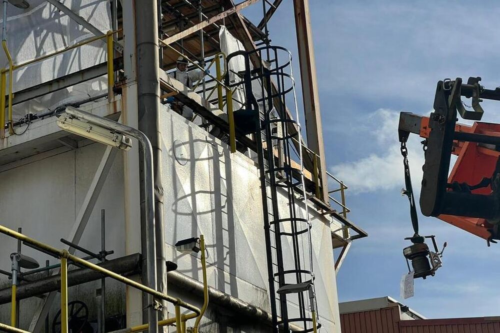 Removal of absorbents from an absorbent vessel