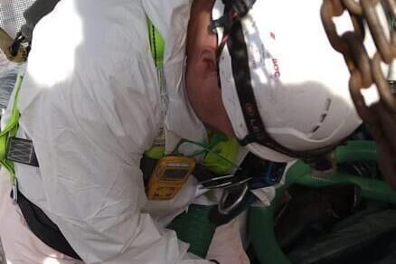 Removal of absorbents from an absorbent vessel