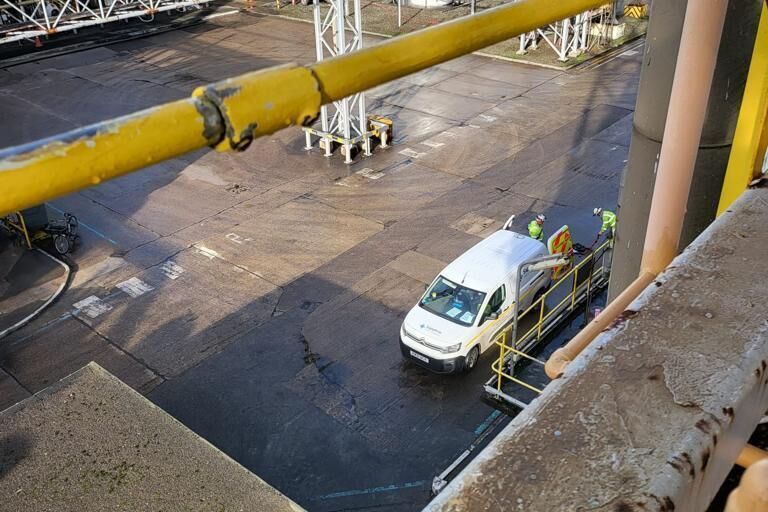 Removal of absorbents from an absorbent vessel