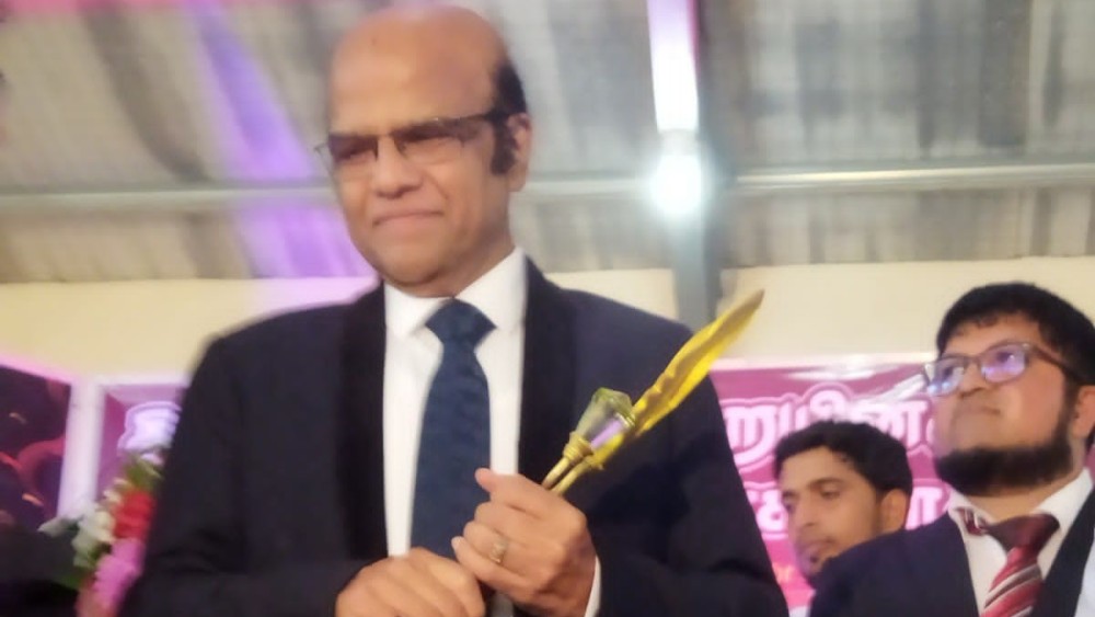 நிந்தவூரில் கௌரவம்