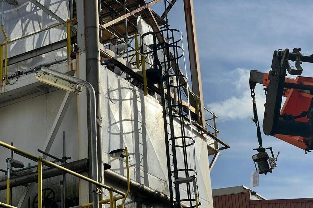 Removal of absorbents from an absorbent vessel