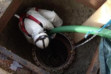 Removal of absorbents from an absorbent vessel