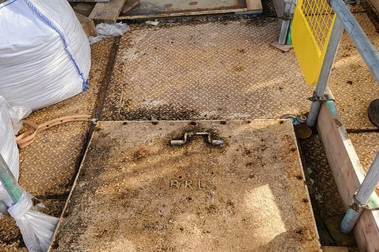 Removal of absorbents from an absorbent vessel