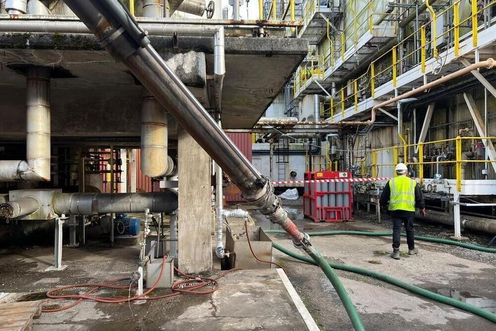 Removal of absorbents from an absorbent vessel