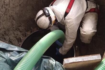 Removal of absorbents from an absorbent vessel