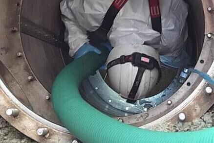 Removal of absorbents from an absorbent vessel