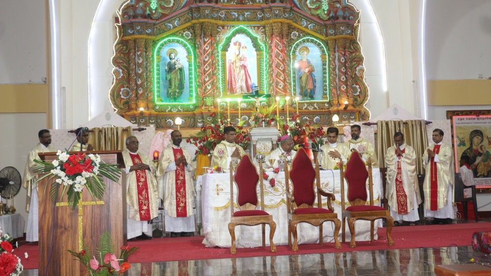 பெருமளவில் விசுவாசிகள் சூழ நடைபெற்ற புனித வெற்றிமாதாவின் வருடாந்த திருவிழா