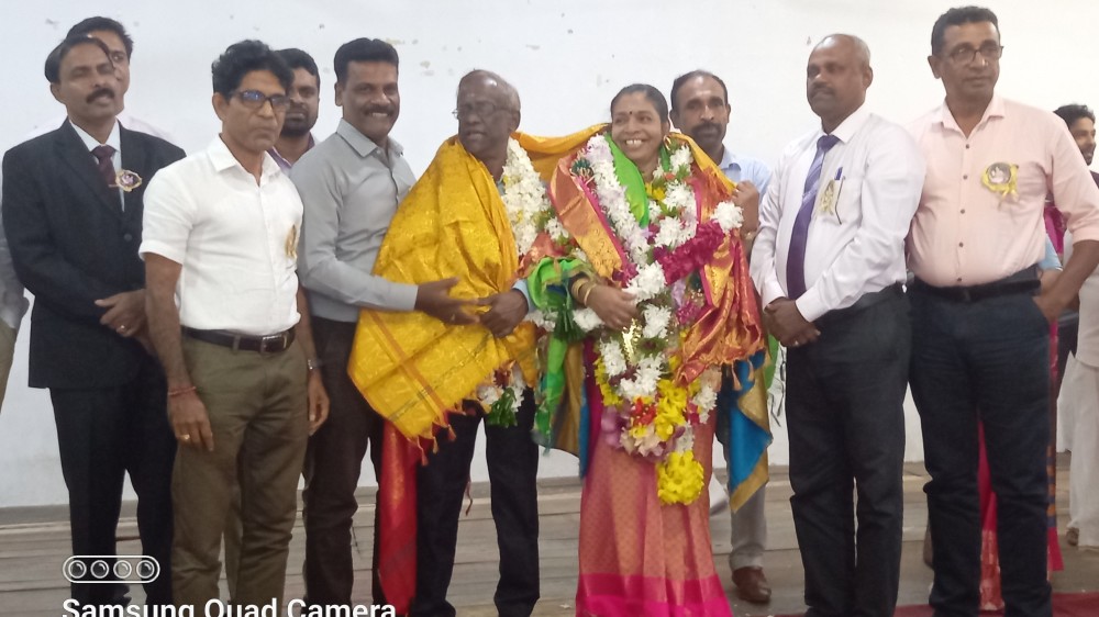 பணிப்பாளருக்கு பாராட்டு