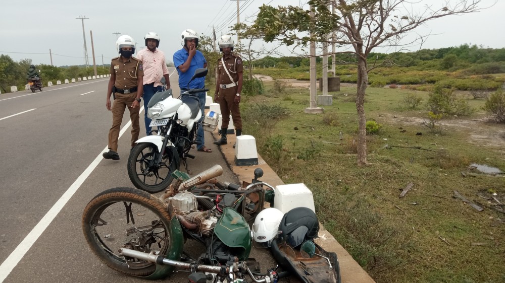 மோட்டர் சைக்கிள் விபத்தில் இருவர் படு காயங்களுடன் வைத்தியசாலையில் அனுமதி