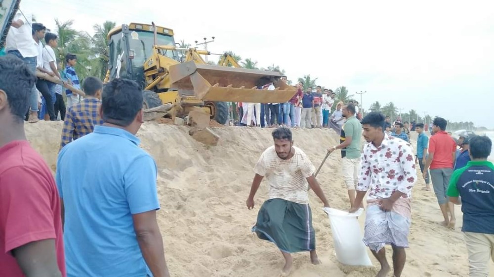 தொடரும் கடல் சீற்றம்