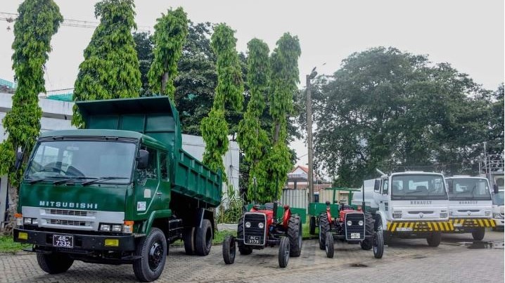 கழிவகற்றும் வாகனங்கள் அன்பளிப்பு