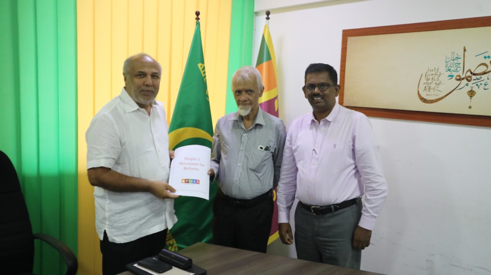 ஹக்கீமுக்கு கையளிப்பு