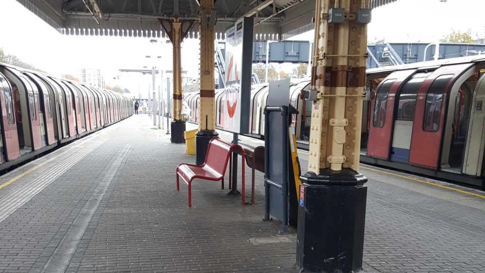 தேசிய புகையிரதங்களும் (National Rail), பஸ்களின் வேலை நிறுத்தங்களும்