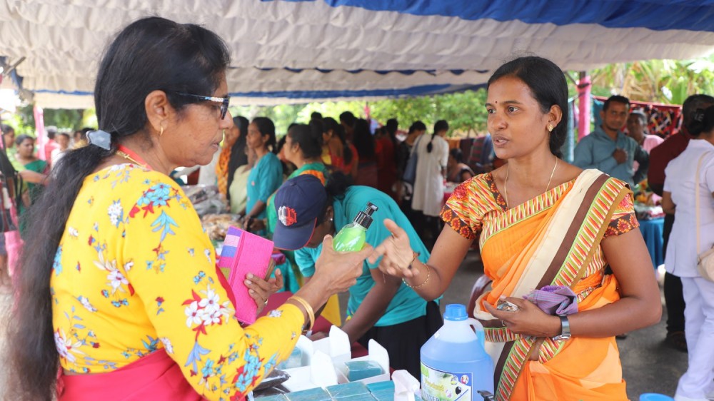 மன்னாரில் உள்ளுர் உற்பத்தி வர்த்தக கண்காட்சியும், விற்பனையும்