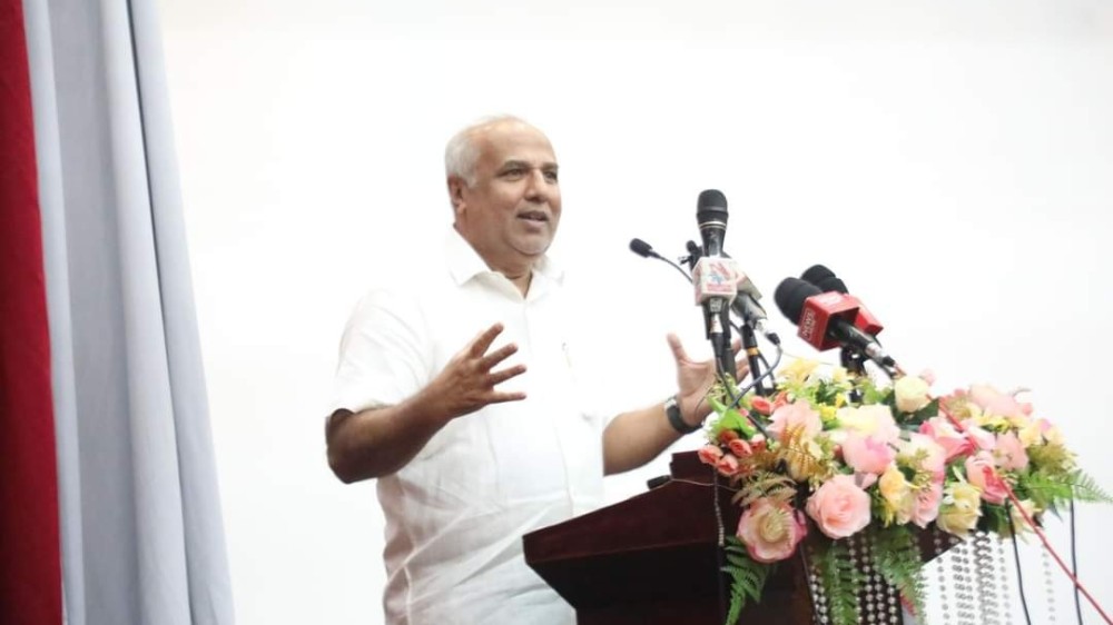 முன்னுதாரணமாகக் கொள்வதை தவிர்க்க வேண்டும்