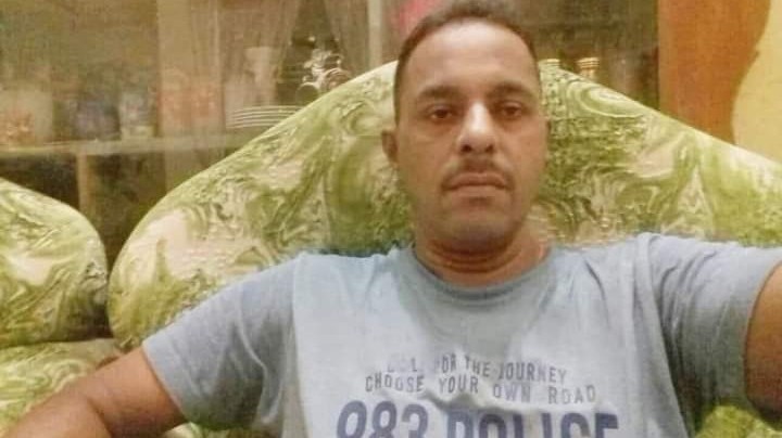 சொகுசு கார் மரத்துடன் மோதி விபத்து