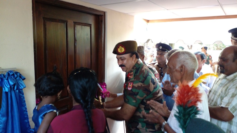 இராணுவத்தால் துன்னாலை தெற்கில்  வீடு கையளிப்பு.