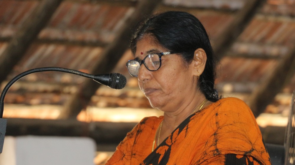 வாசிப்பதில் கூடிய கவனம் வேண்டும் - அரசாங்க அதிபர்