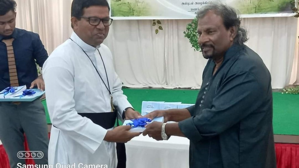 தண்ணீருக்குள் எத்தனை கண்கள்