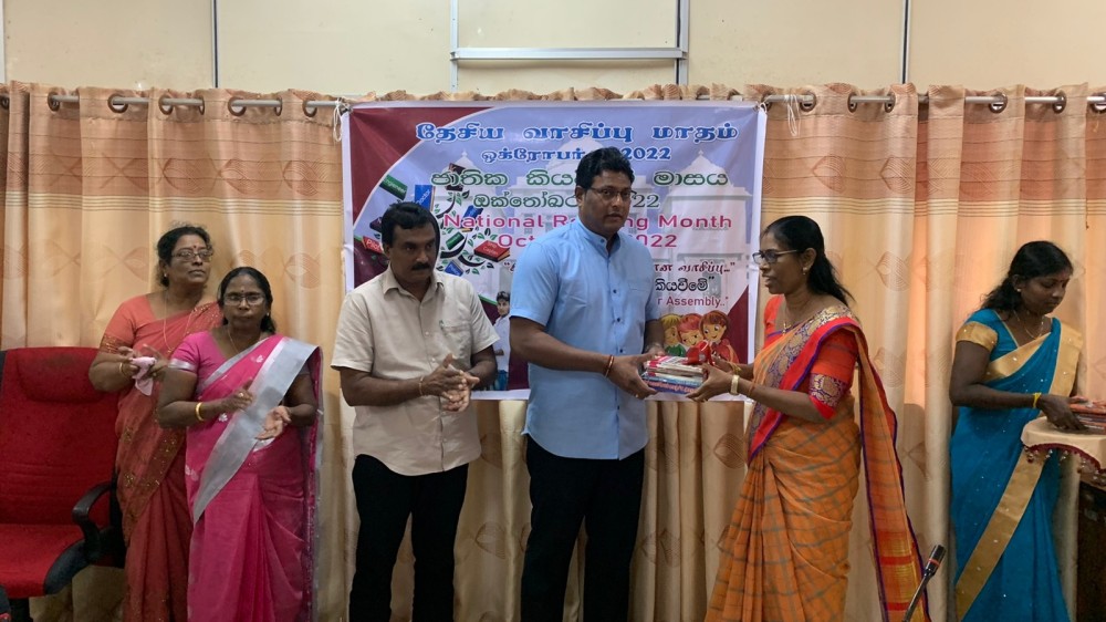 மேலதிகமான புத்தகங்கள்  வட மாகாண நூலகங்களுக்கு வழங்கும் நிகழ்வு