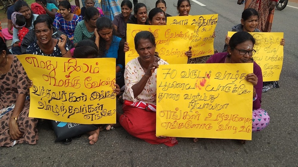 காணி அபகரிப்பை எதிர்த்து மக்கள் ஆர்ப்பாட்டம்