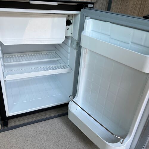 2005 Nissan Elgrand Camper Van 4 Berth 3.5 V6 Automatic Pro Conversion