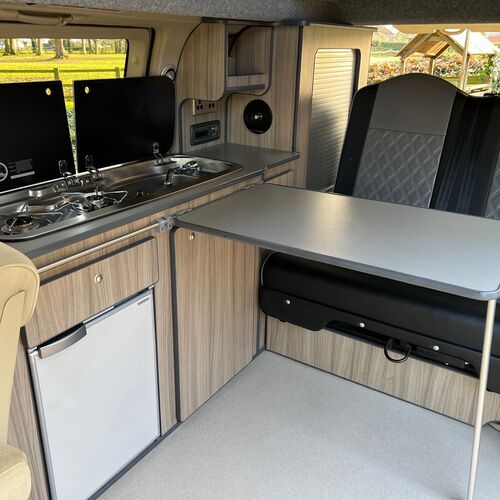 2005 Nissan Elgrand Camper Van 4 Berth 3.5 V6 Automatic Pro Conversion