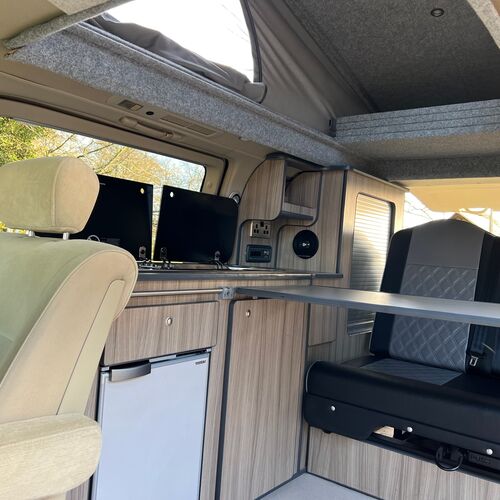 2005 Nissan Elgrand Camper Van 4 Berth 3.5 V6 Automatic Pro Conversion