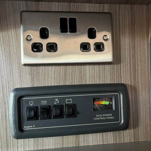 2005 Nissan Elgrand Camper Van 4 Berth 3.5 V6 Automatic Pro Conversion