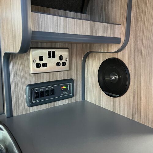 2005 Nissan Elgrand Camper Van 4 Berth 3.5 V6 Automatic Pro Conversion