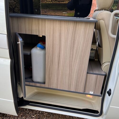 2005 Nissan Elgrand Camper Van 4 Berth 3.5 V6 Automatic Pro Conversion