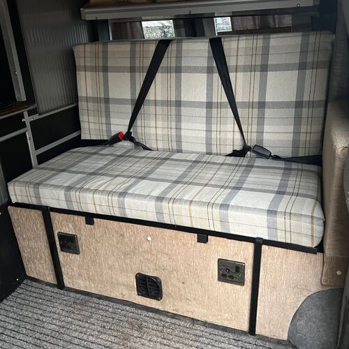 11/2015 65reg HYUNDAI ILoad SE CRDI Camper Van 4 Berth 54k Miles Heating