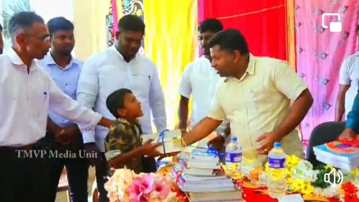 புத்தகங்கள் வழங்கி வைக்கப்பட்டது